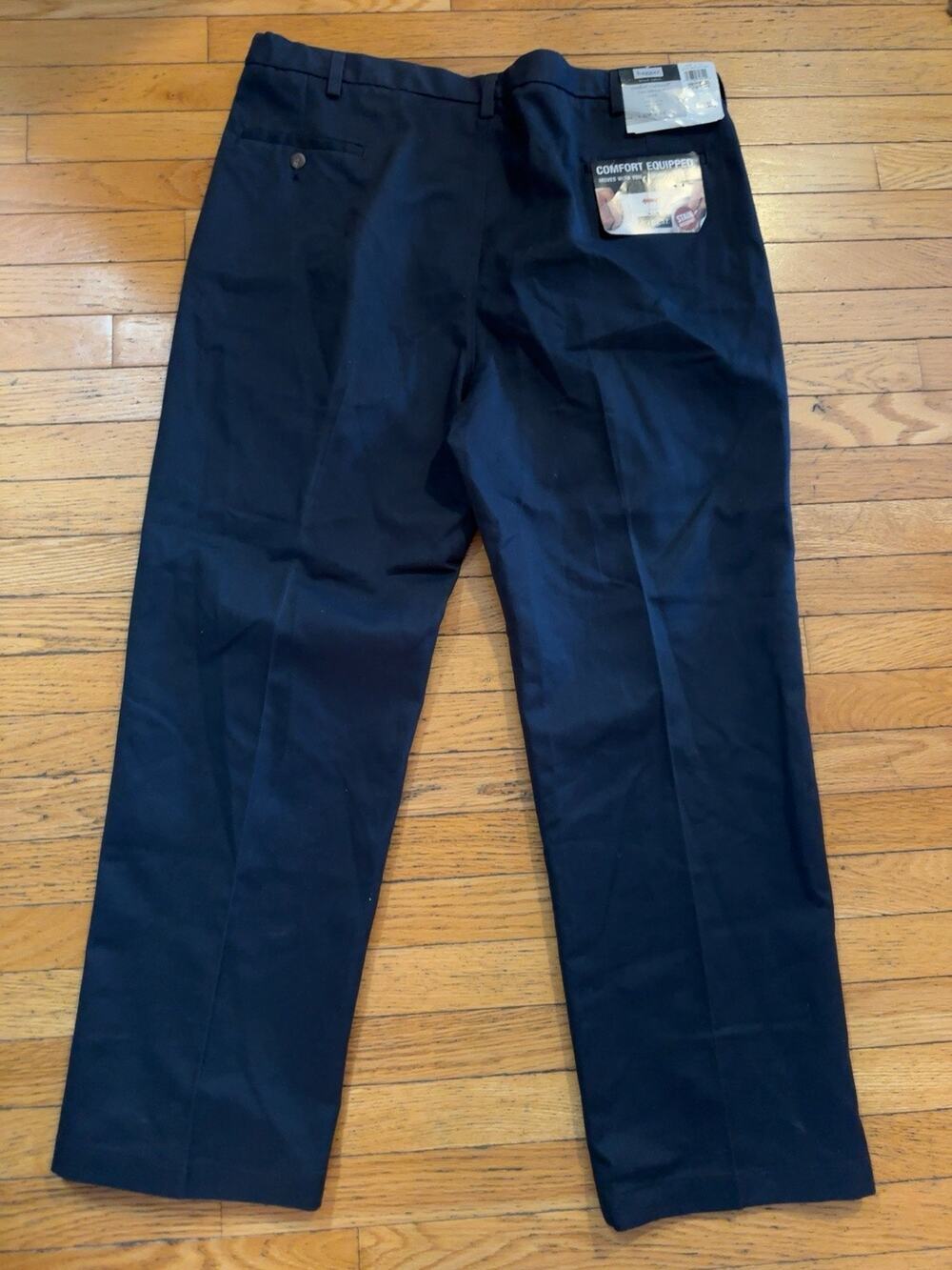 Haggar Black Label 42x32 Navy Pleated Dress Pants Comfort Equipped NWT Cotton